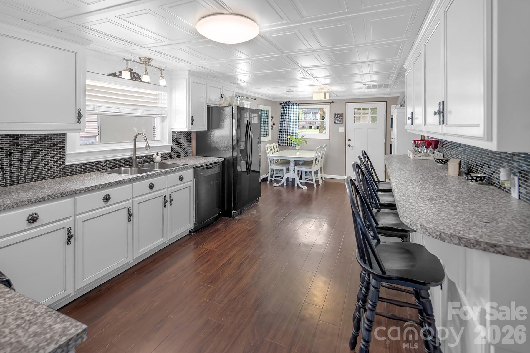 46842 Beach Road — New London