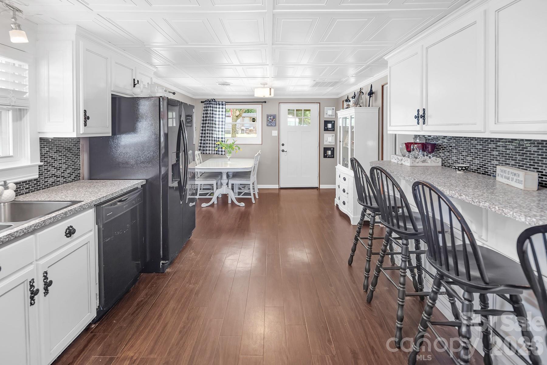 46842 Beach Road — New London