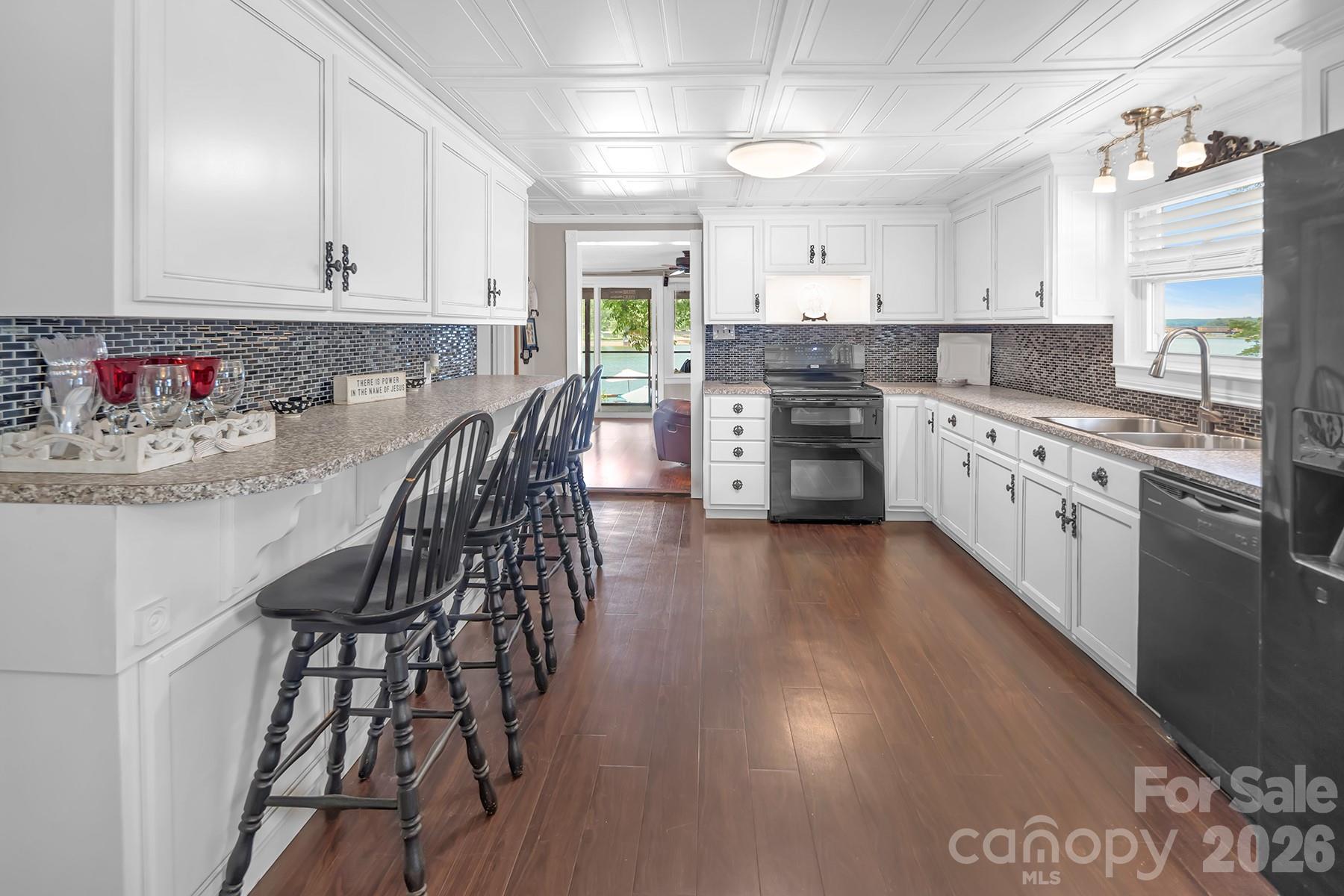 46842 Beach Road — New London