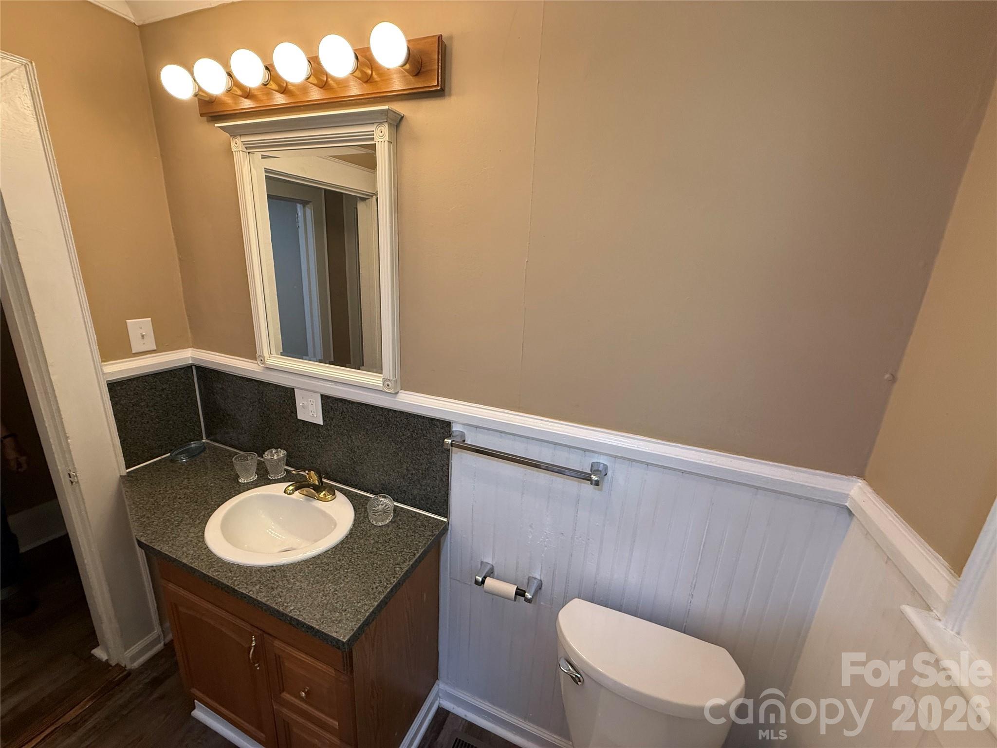 122 E Hargrave Street — Wadesboro