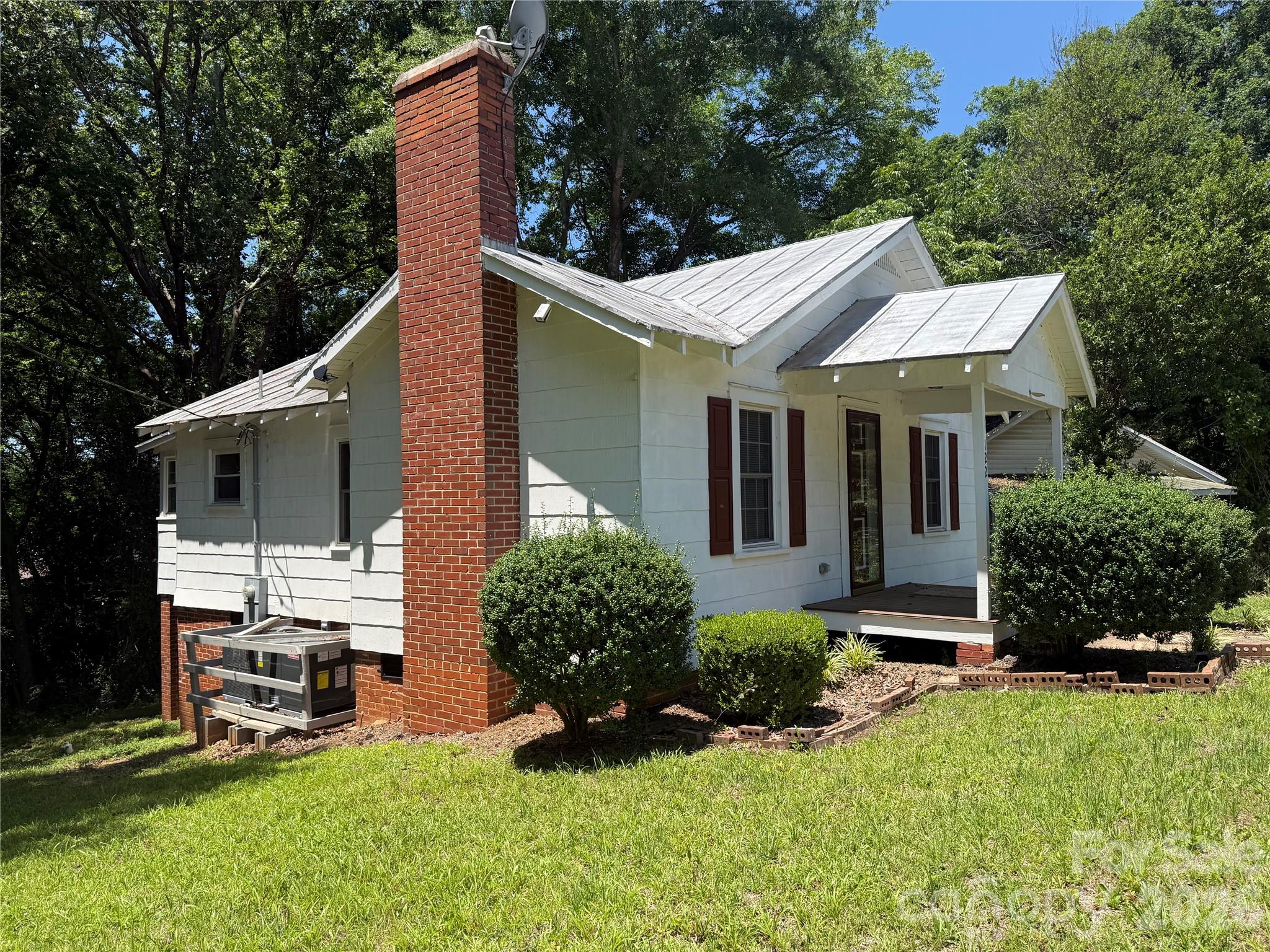 122 E Hargrave Street — Wadesboro