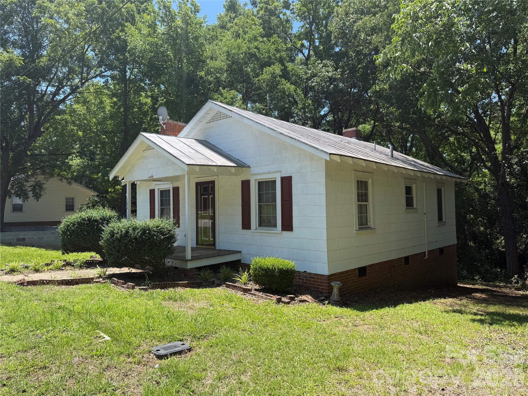 122 E Hargrave Street — Wadesboro