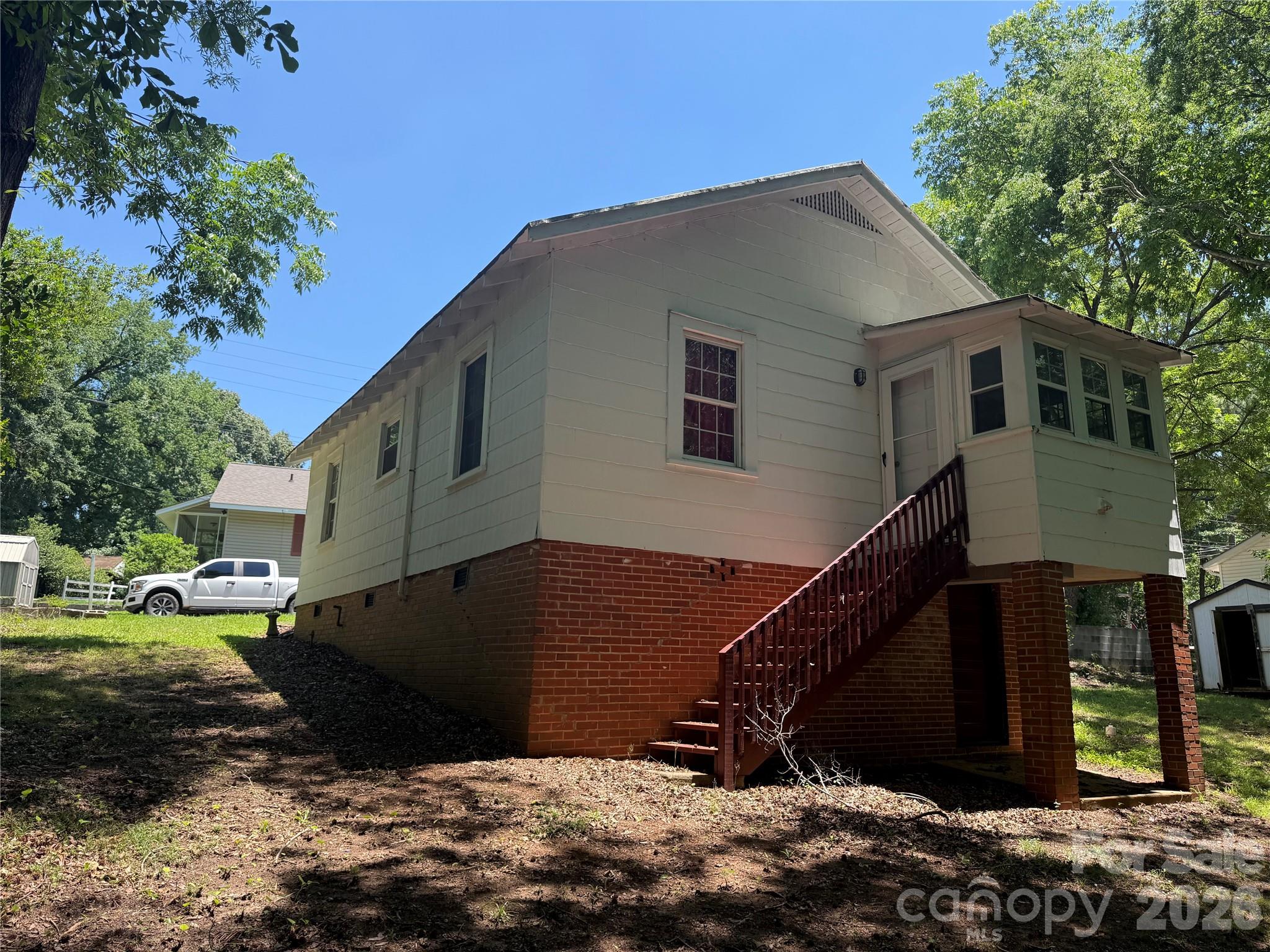 122 E Hargrave Street — Wadesboro