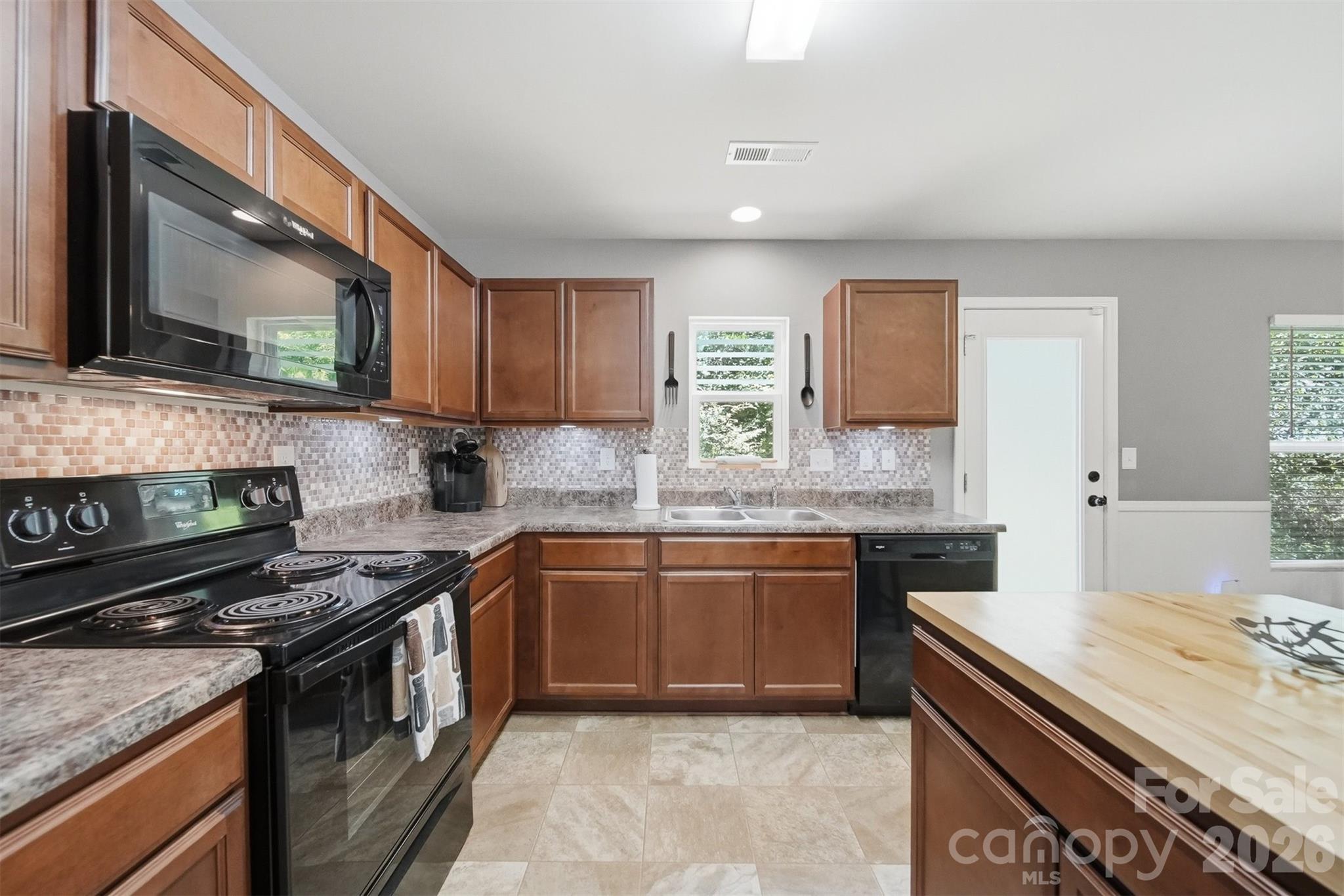 3938 Hemingway Drive NW — Hickory