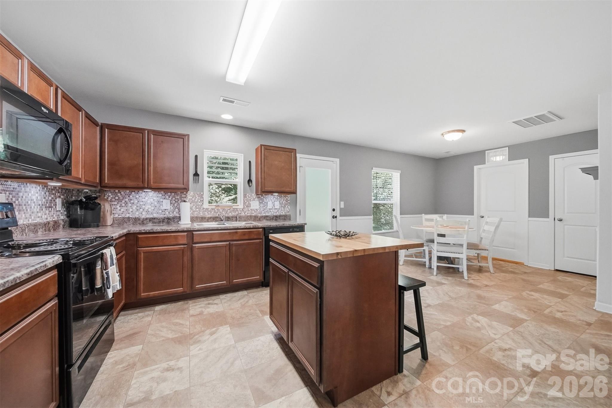 3938 Hemingway Drive NW — Hickory