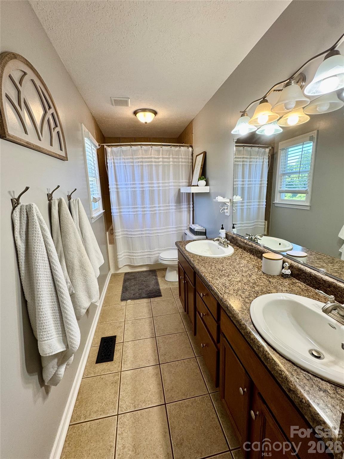 1688 Buffett Circle — Hickory