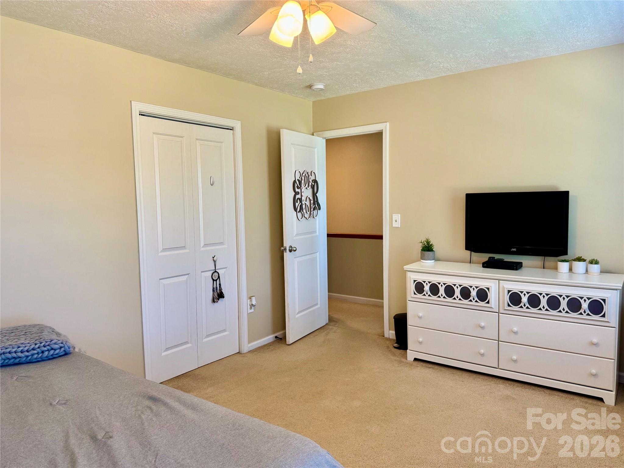 1688 Buffett Circle — Hickory