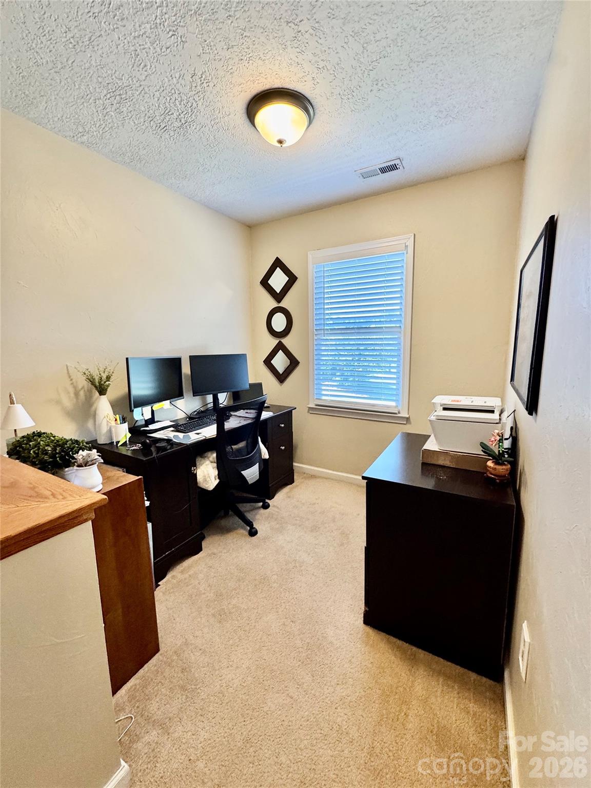 1688 Buffett Circle — Hickory