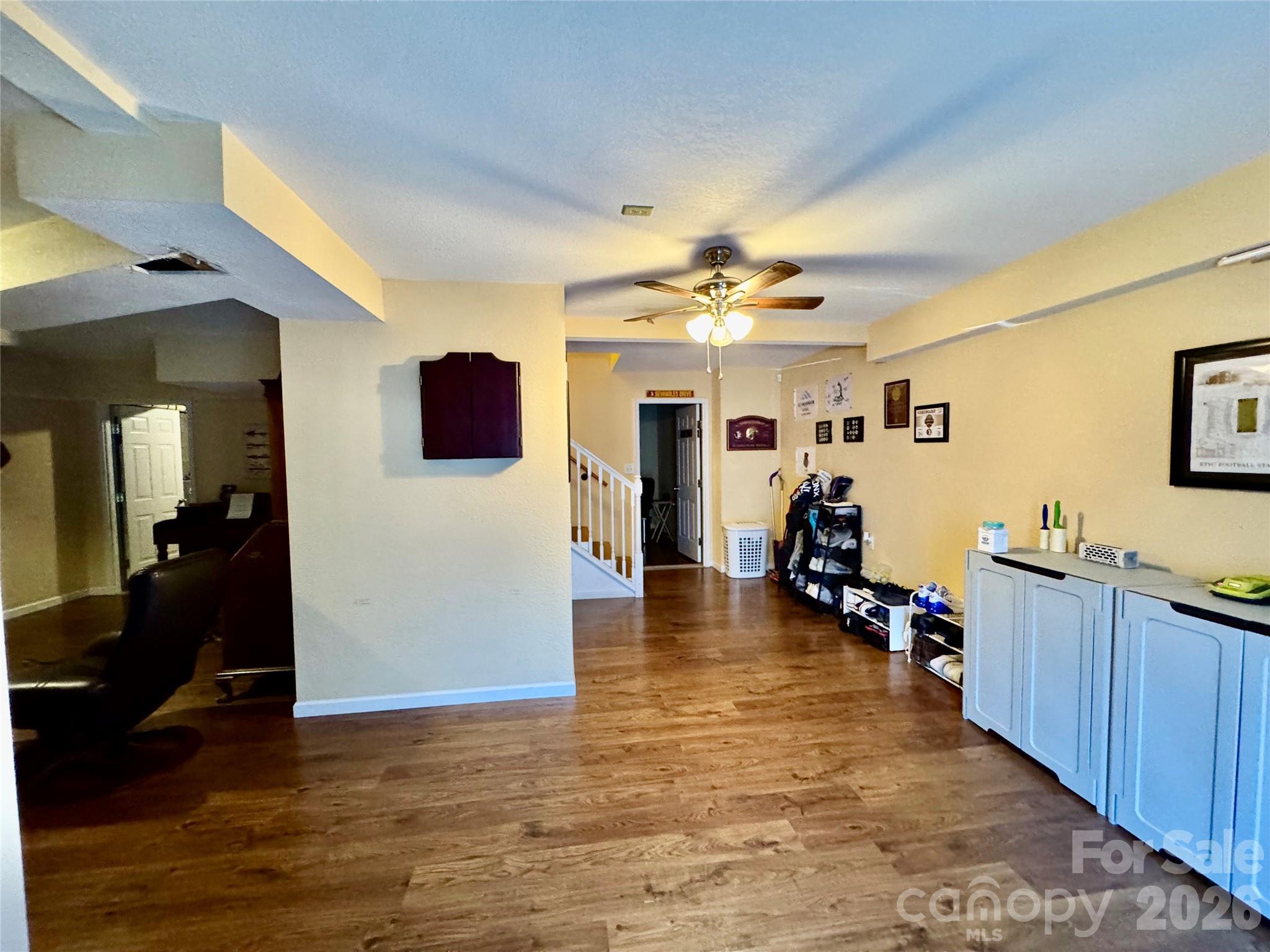 1688 Buffett Circle — Hickory