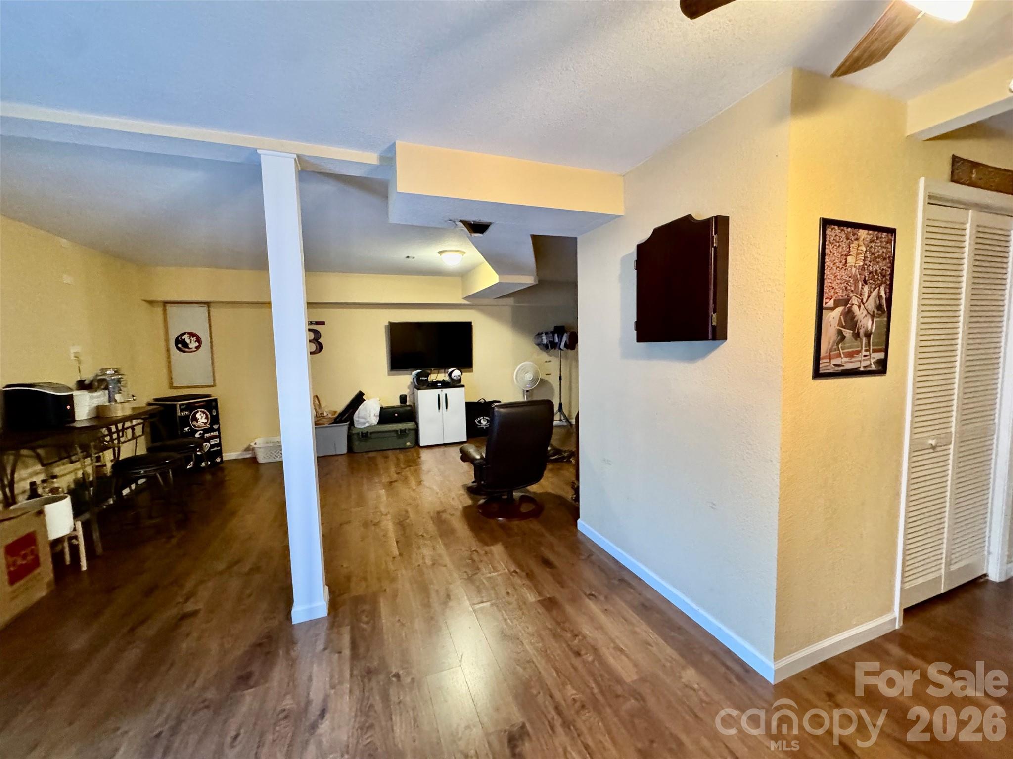 1688 Buffett Circle — Hickory