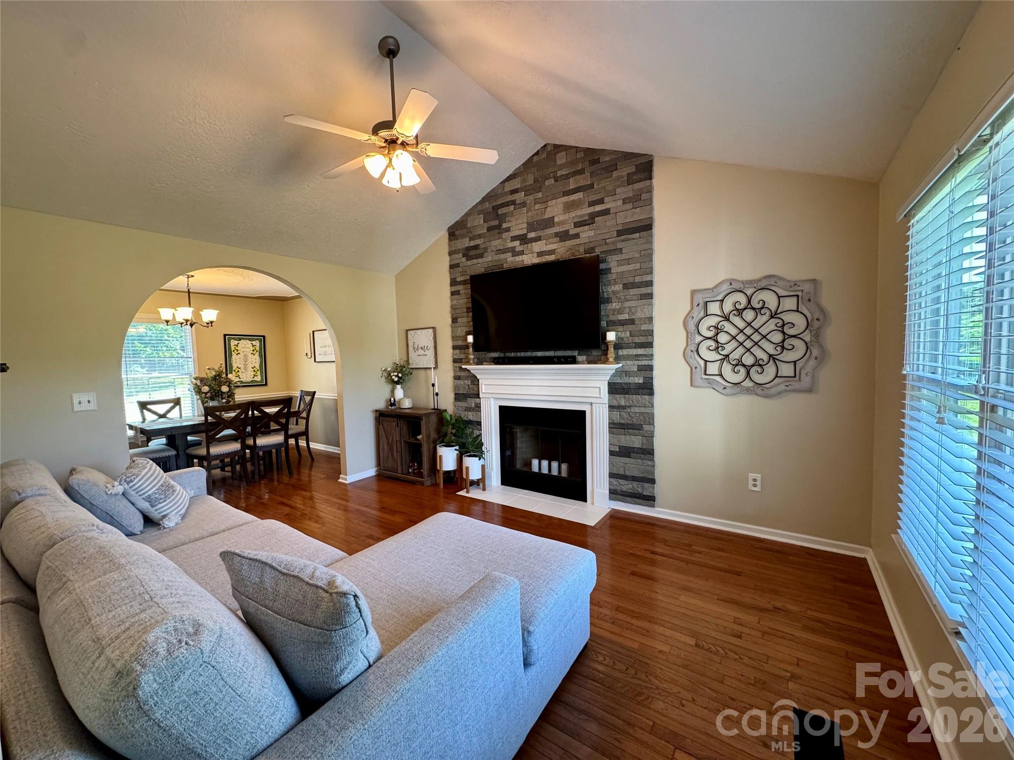 1688 Buffett Circle — Hickory