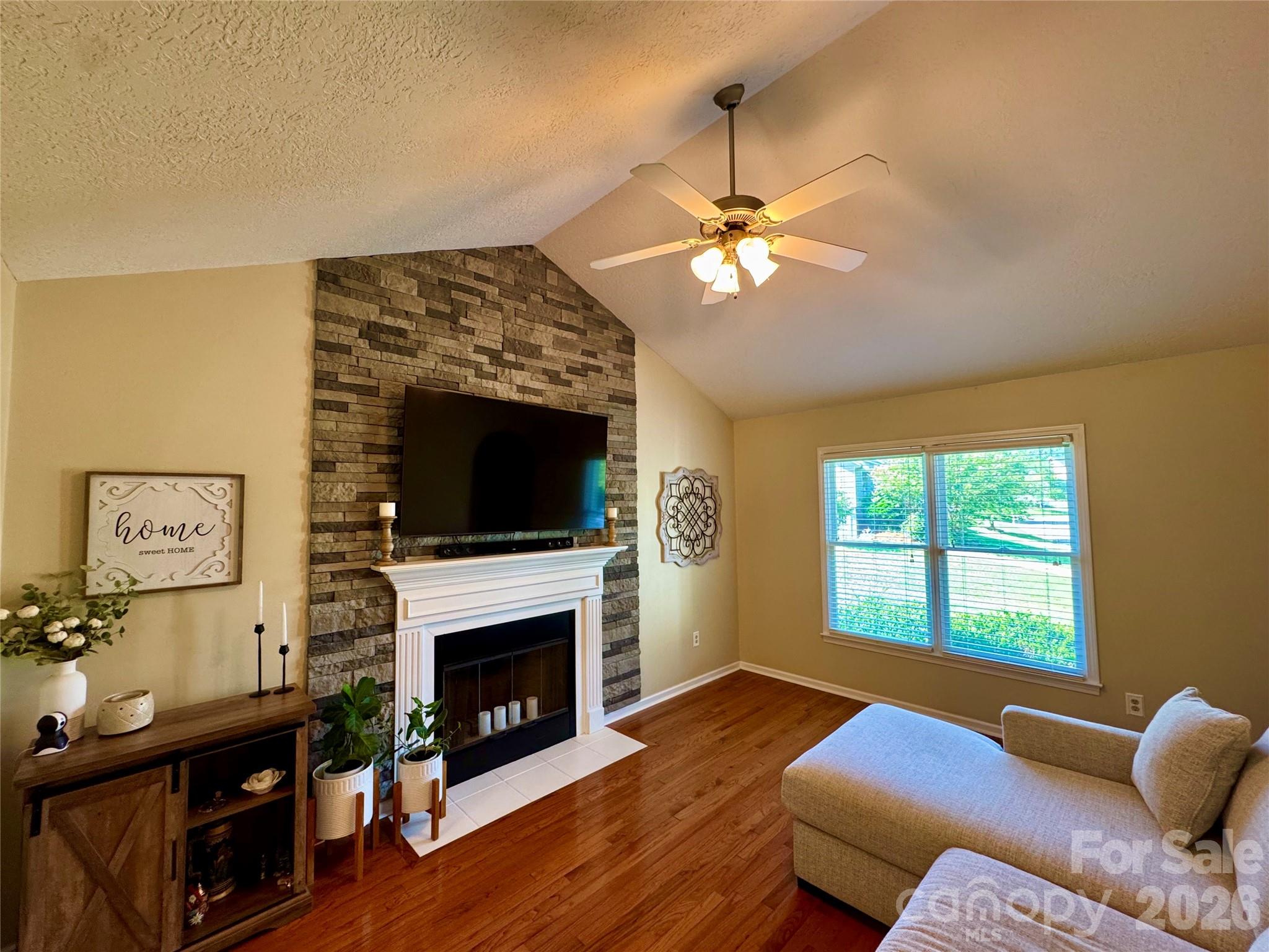 1688 Buffett Circle — Hickory