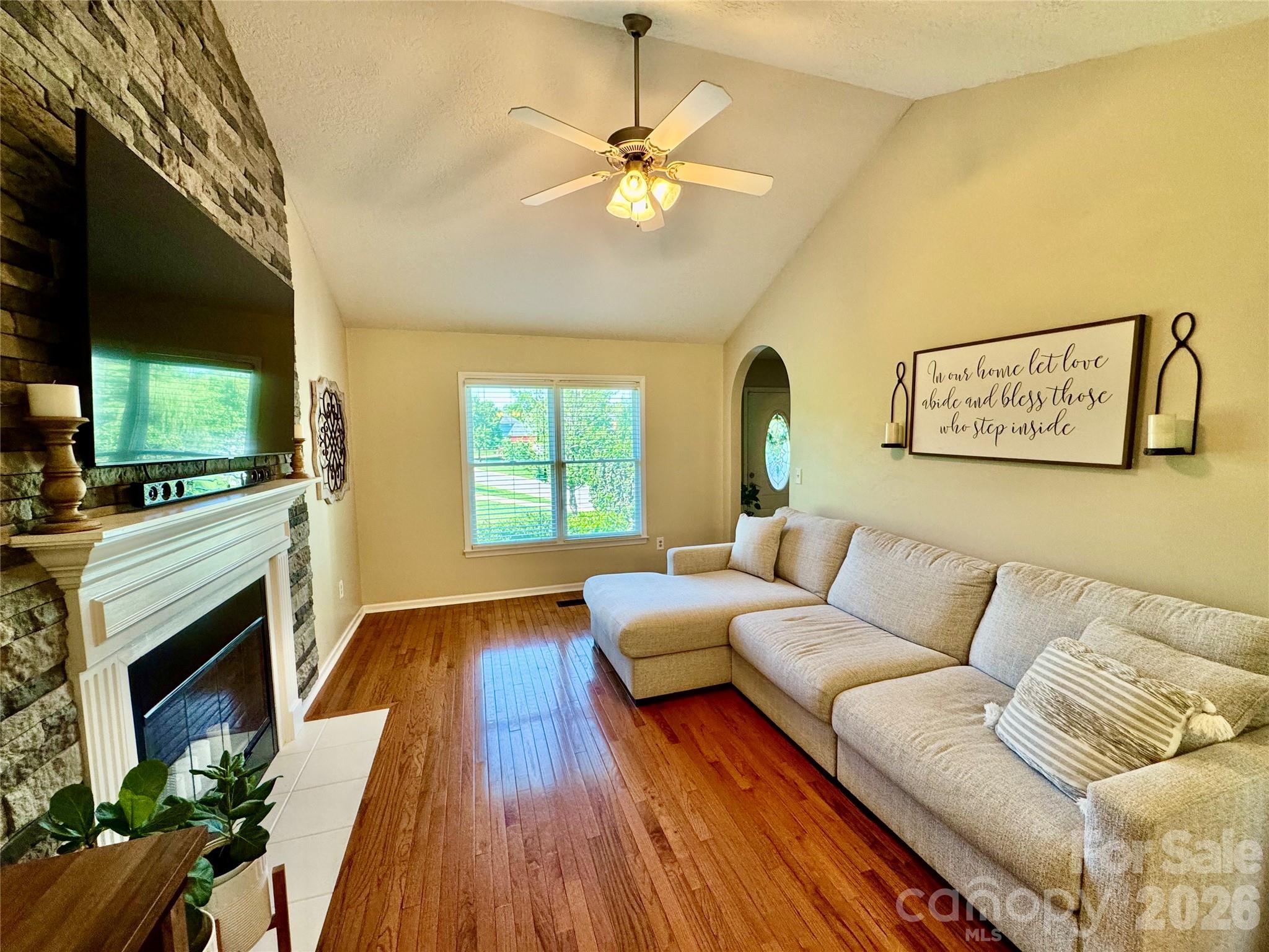 1688 Buffett Circle — Hickory