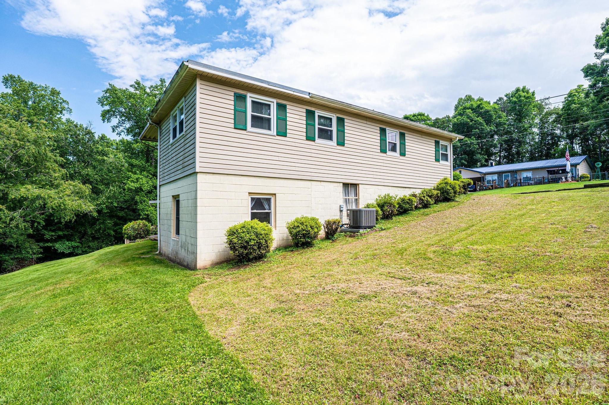 452 Swanson Drive SW — Lenoir