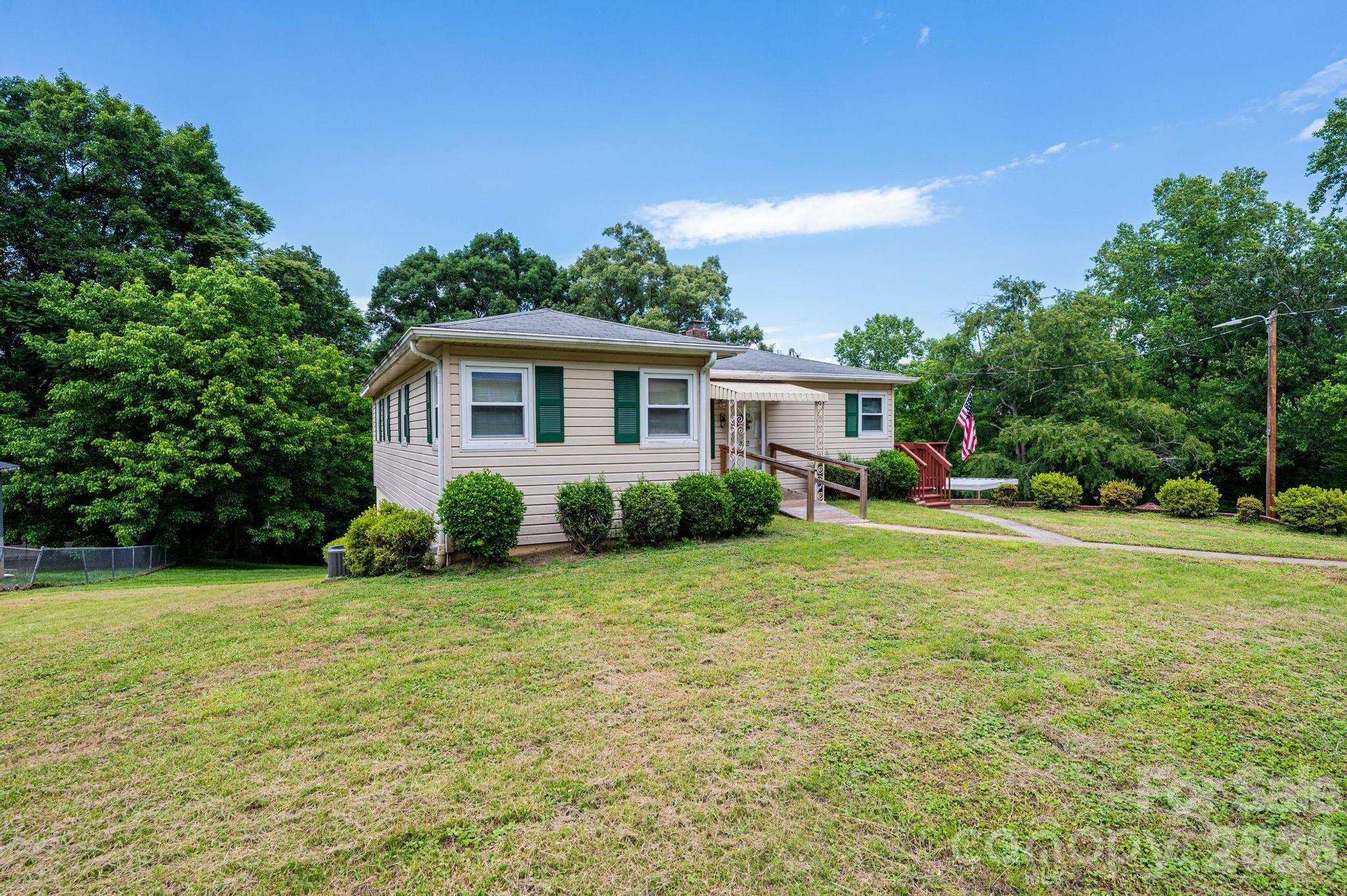 452 Swanson Drive SW — Lenoir