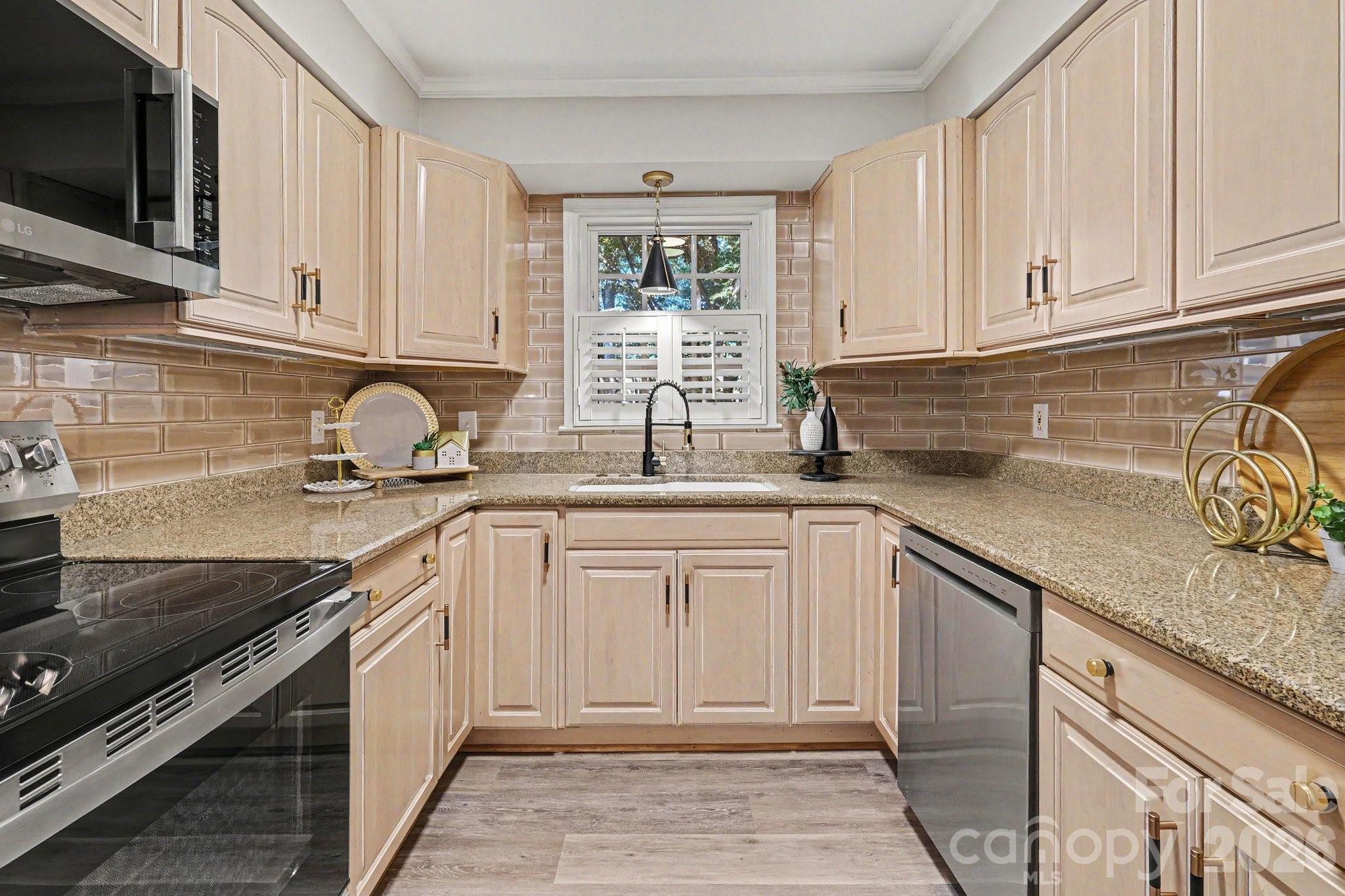 2235 Rexford Road #C — Charlotte