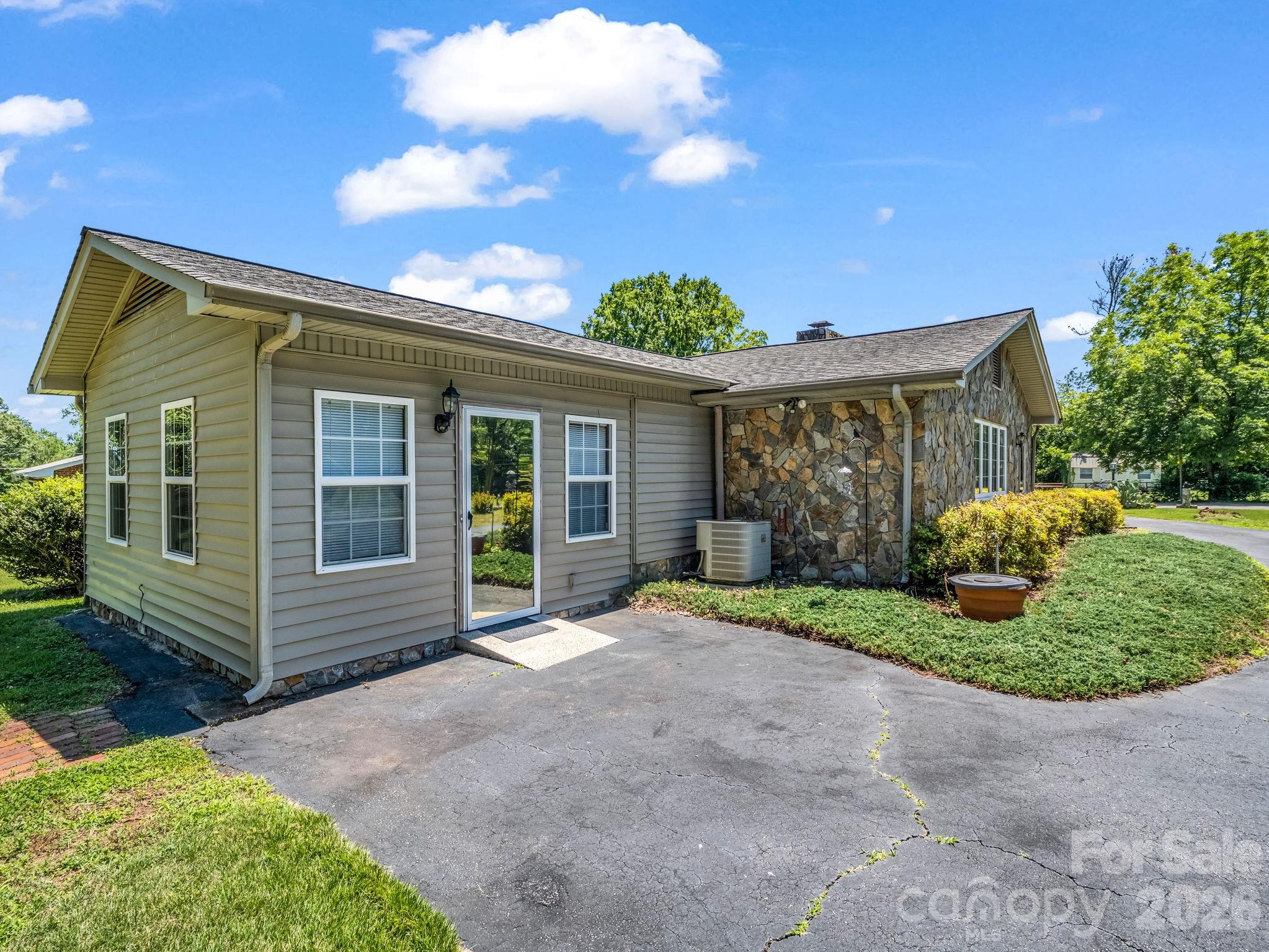 2302 Crosby Drive — Shelby
