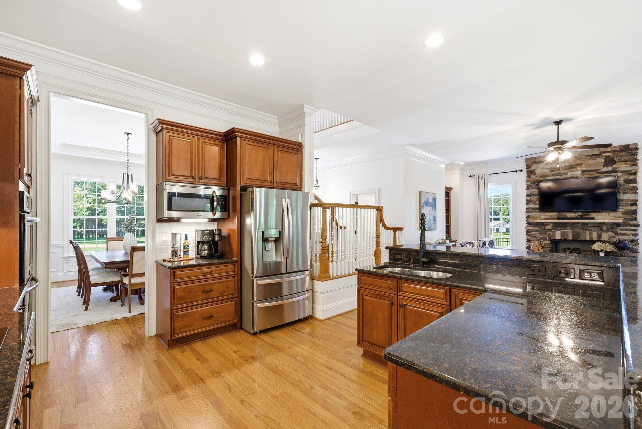 16000 Sunset Drive — Huntersville