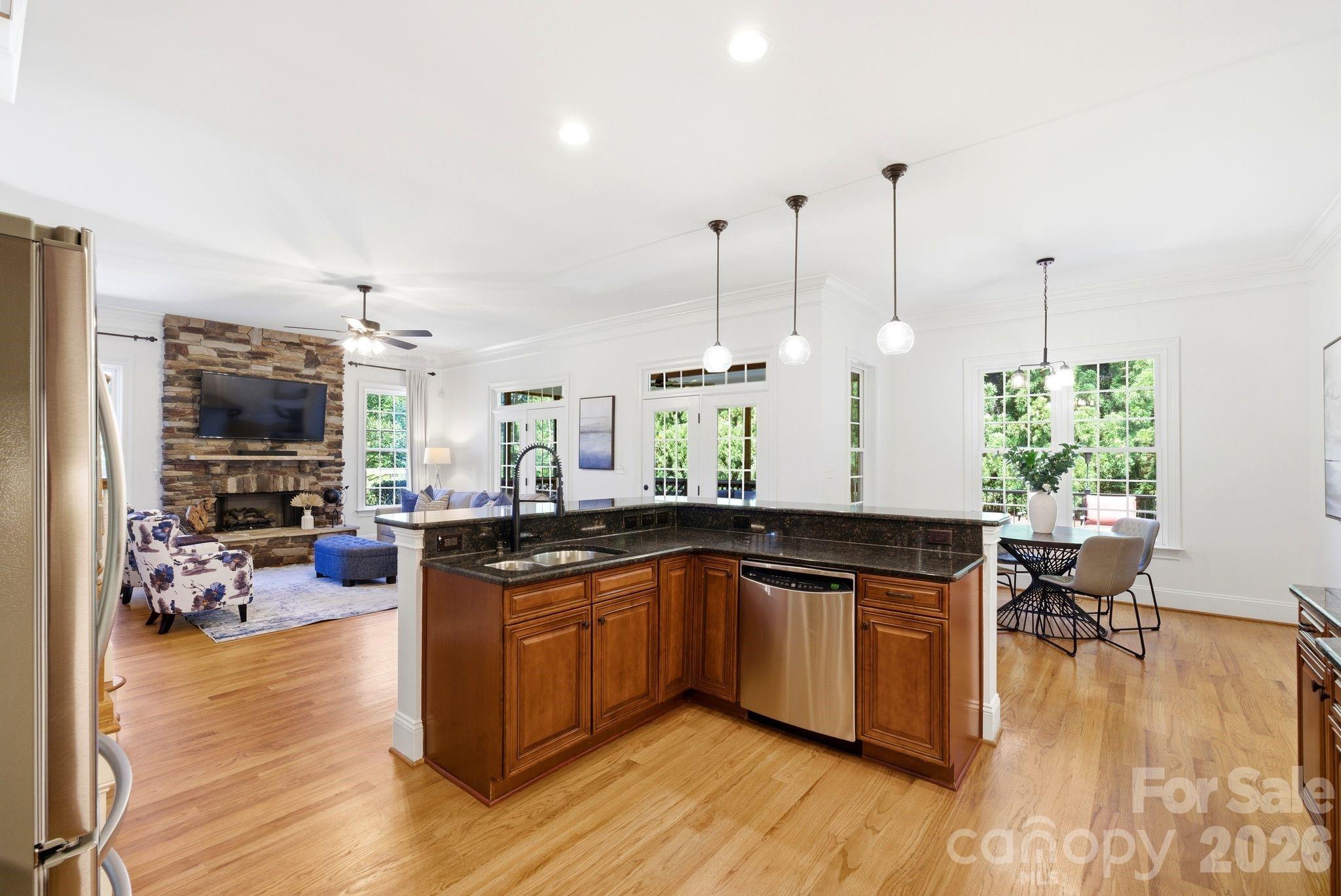 16000 Sunset Drive — Huntersville