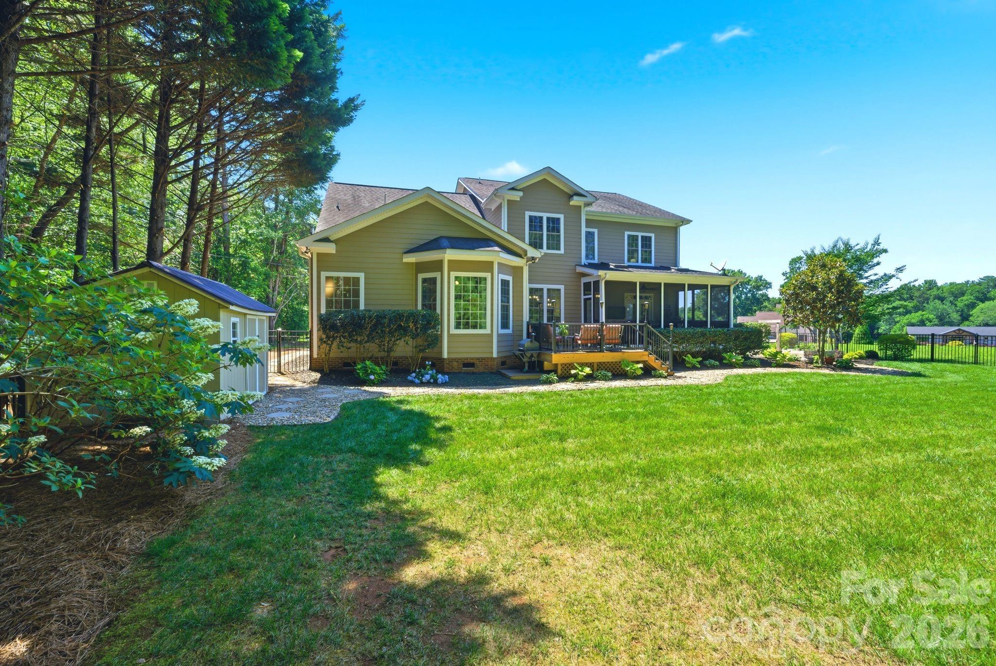 16000 Sunset Drive — Huntersville