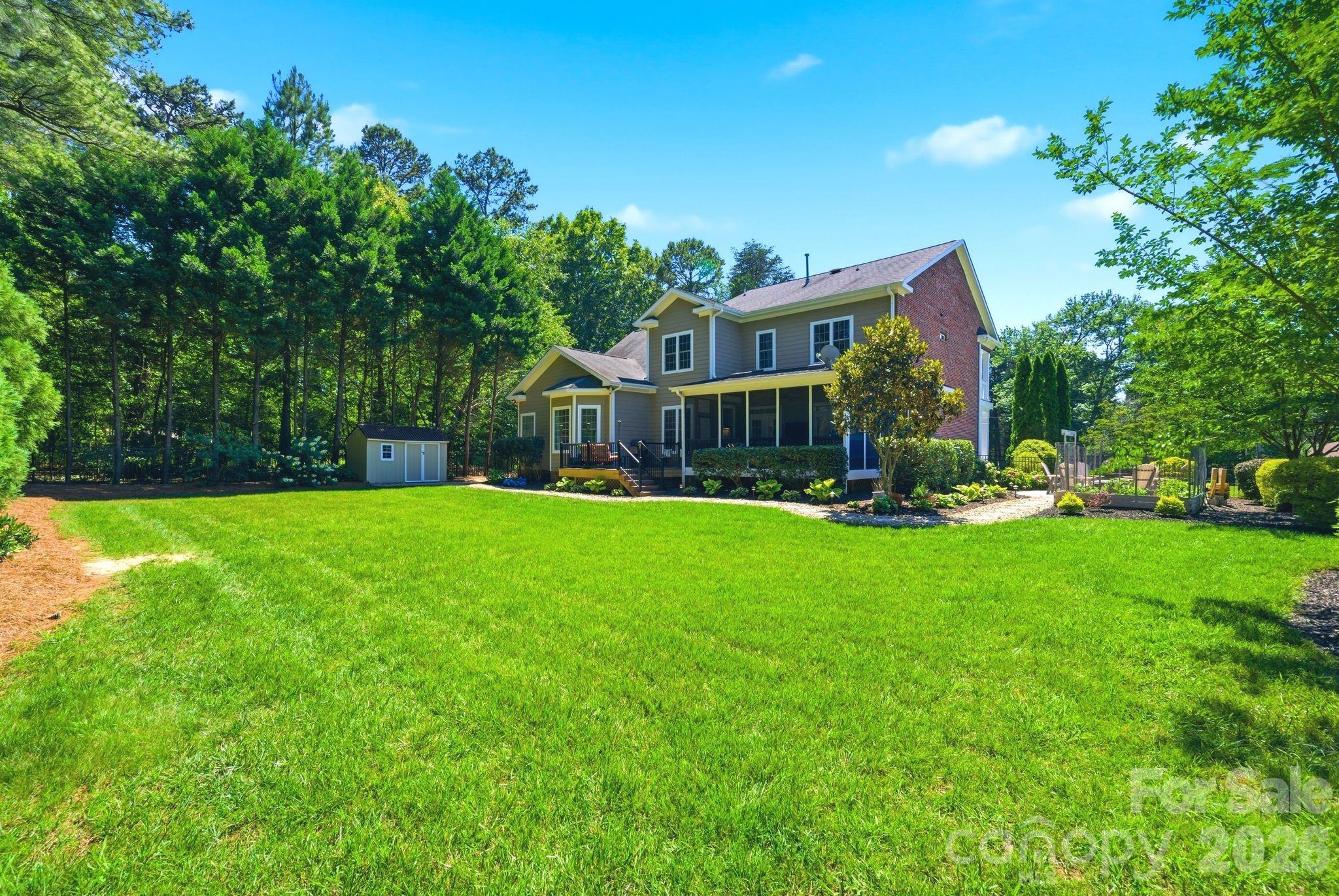 16000 Sunset Drive — Huntersville