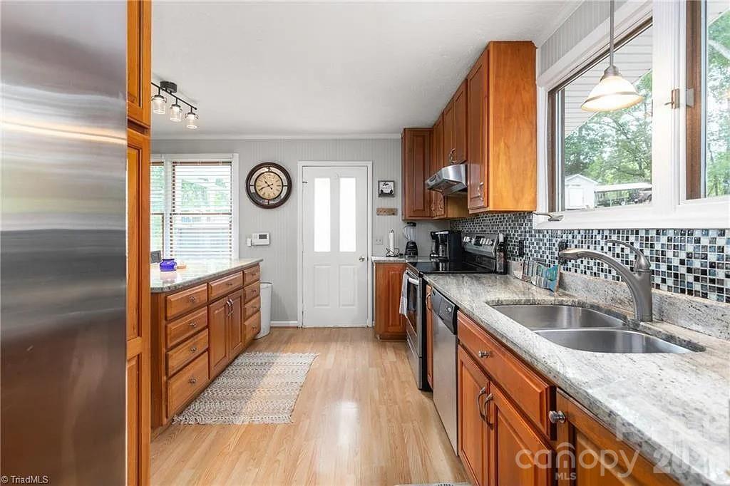 1250 Lake Drive #9 — Lexington