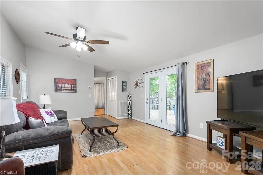 1250 Lake Drive #9 — Lexington