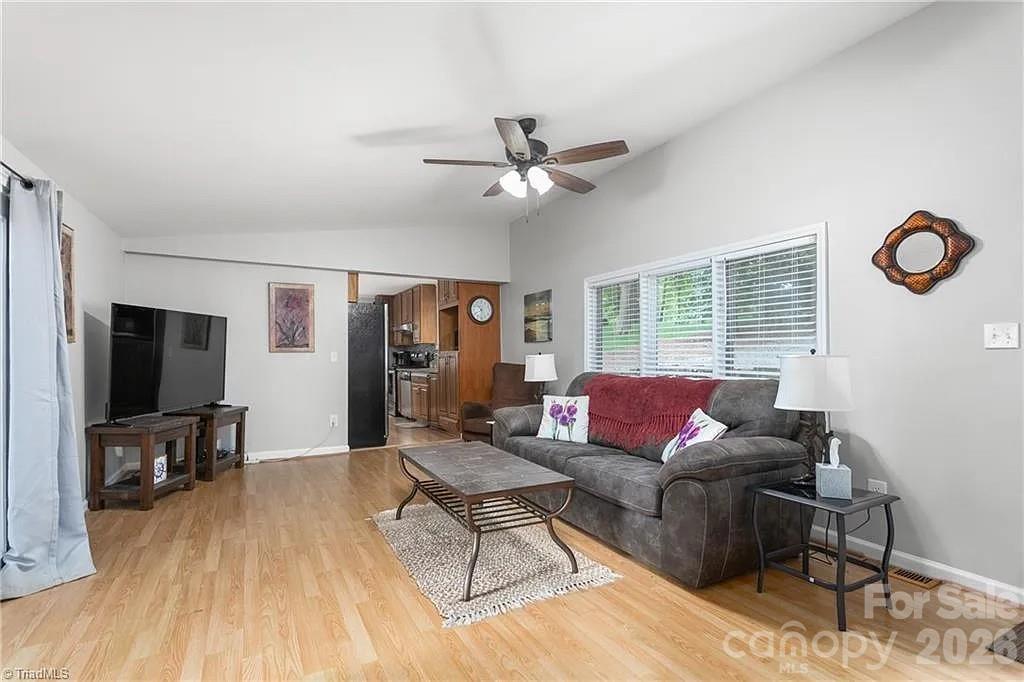 1250 Lake Drive #9 — Lexington