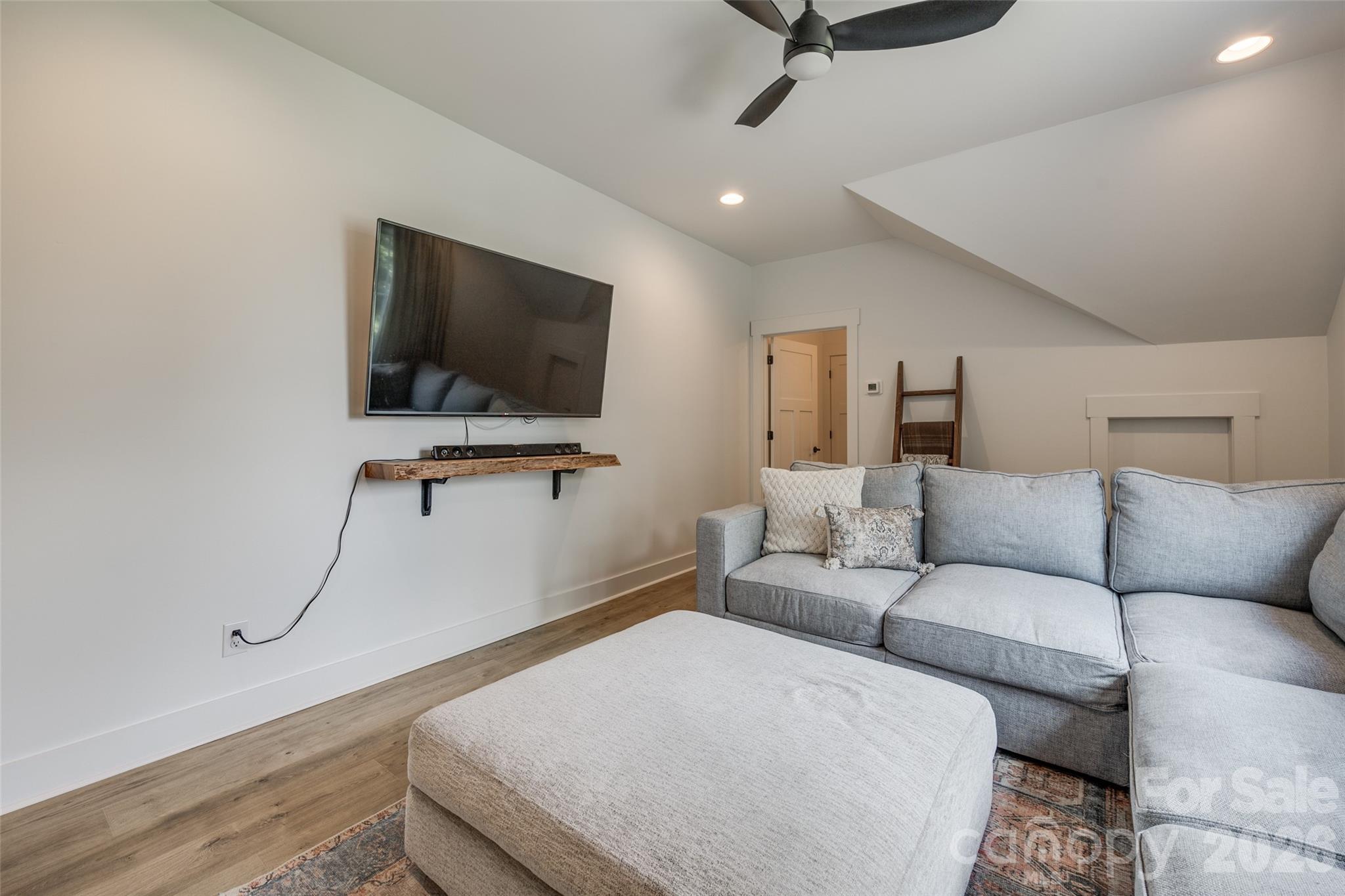 2481 Highway 161 Highway S — York