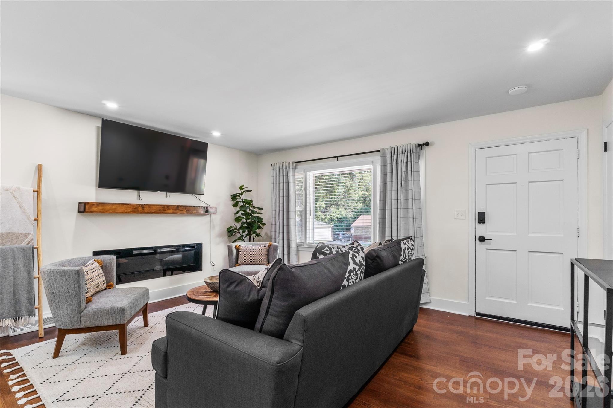 2014 Sandhurst Drive — Charlotte