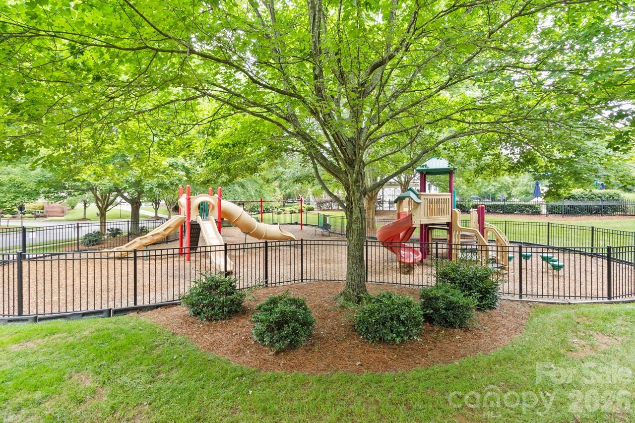 807 Cattaloochee Lane — Huntersville