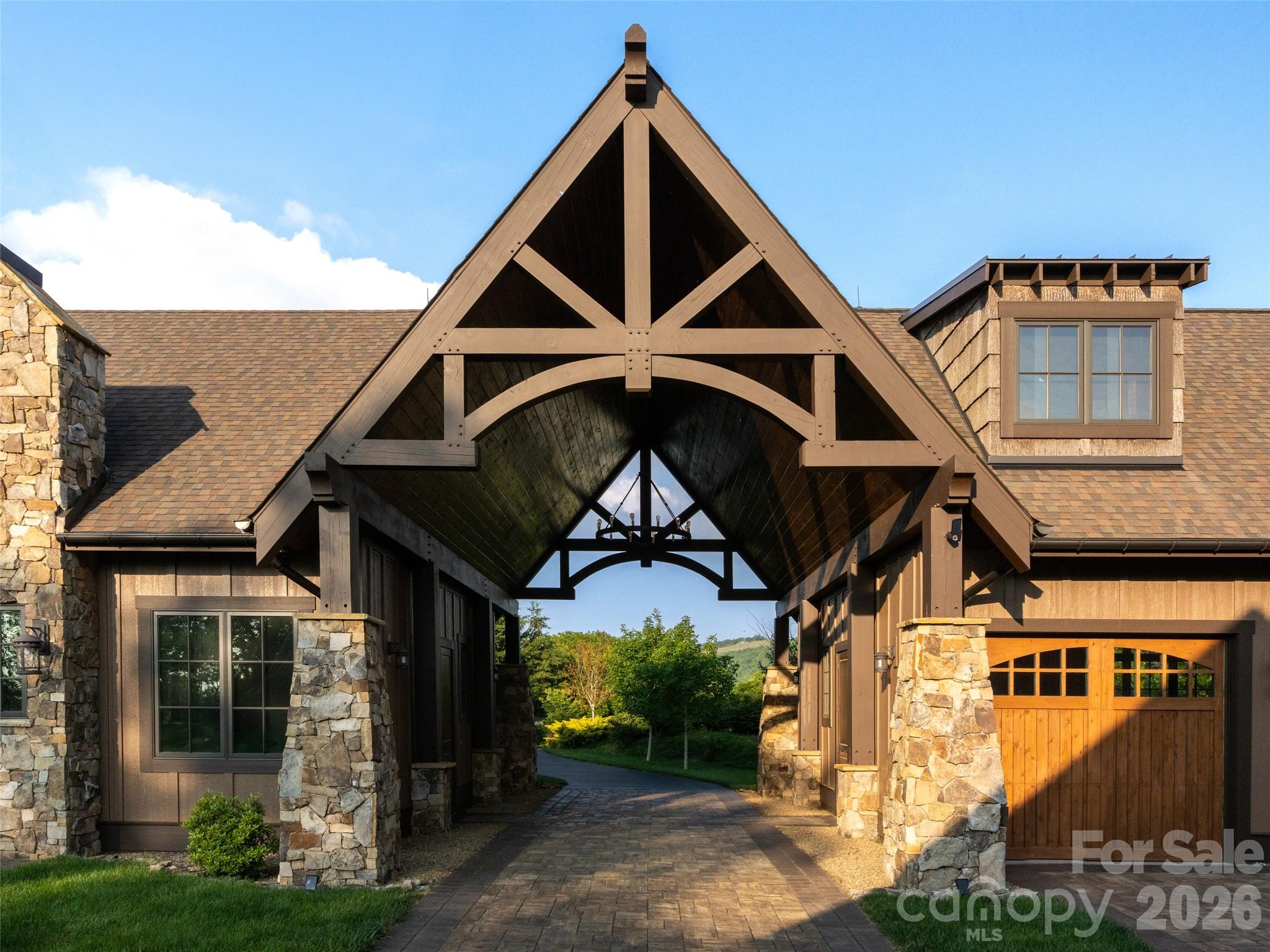 93 N Snow Ridge Drive — Hendersonville