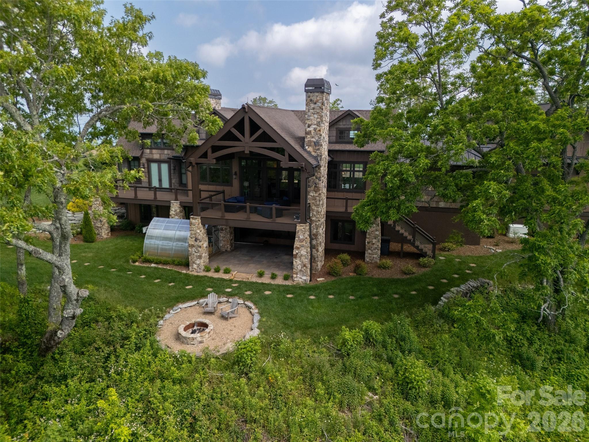 93 N Snow Ridge Drive — Hendersonville