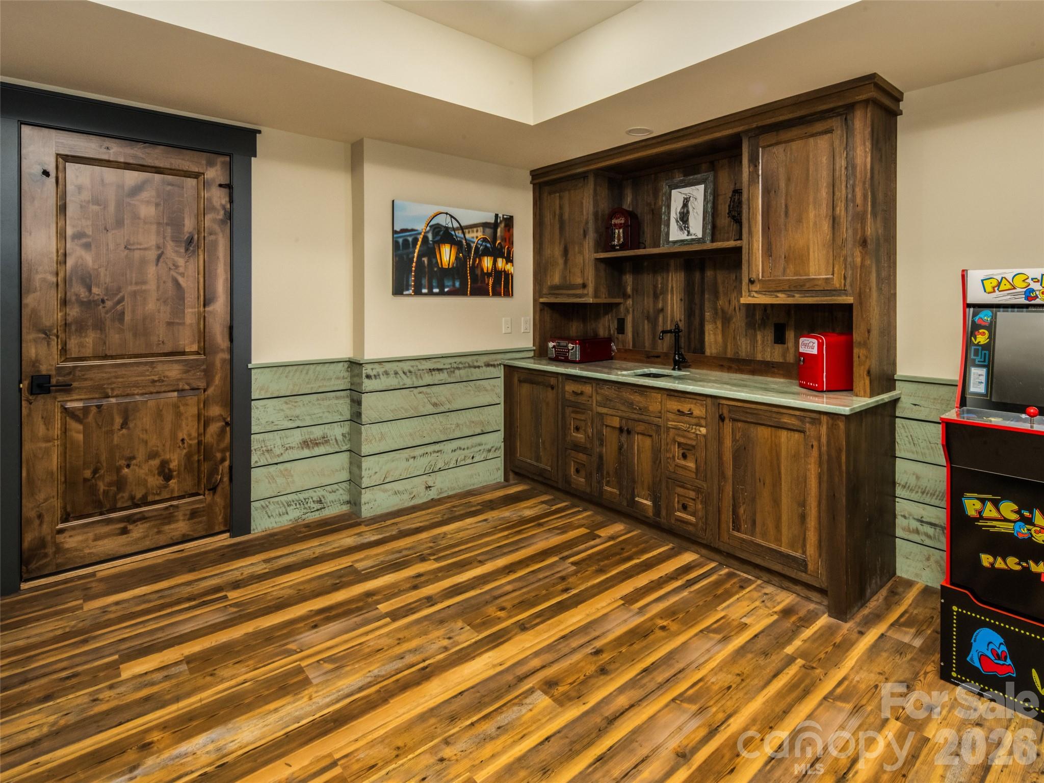 93 N Snow Ridge Drive — Hendersonville
