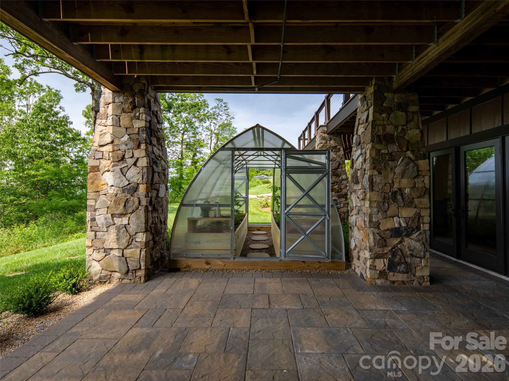 93 N Snow Ridge Drive — Hendersonville