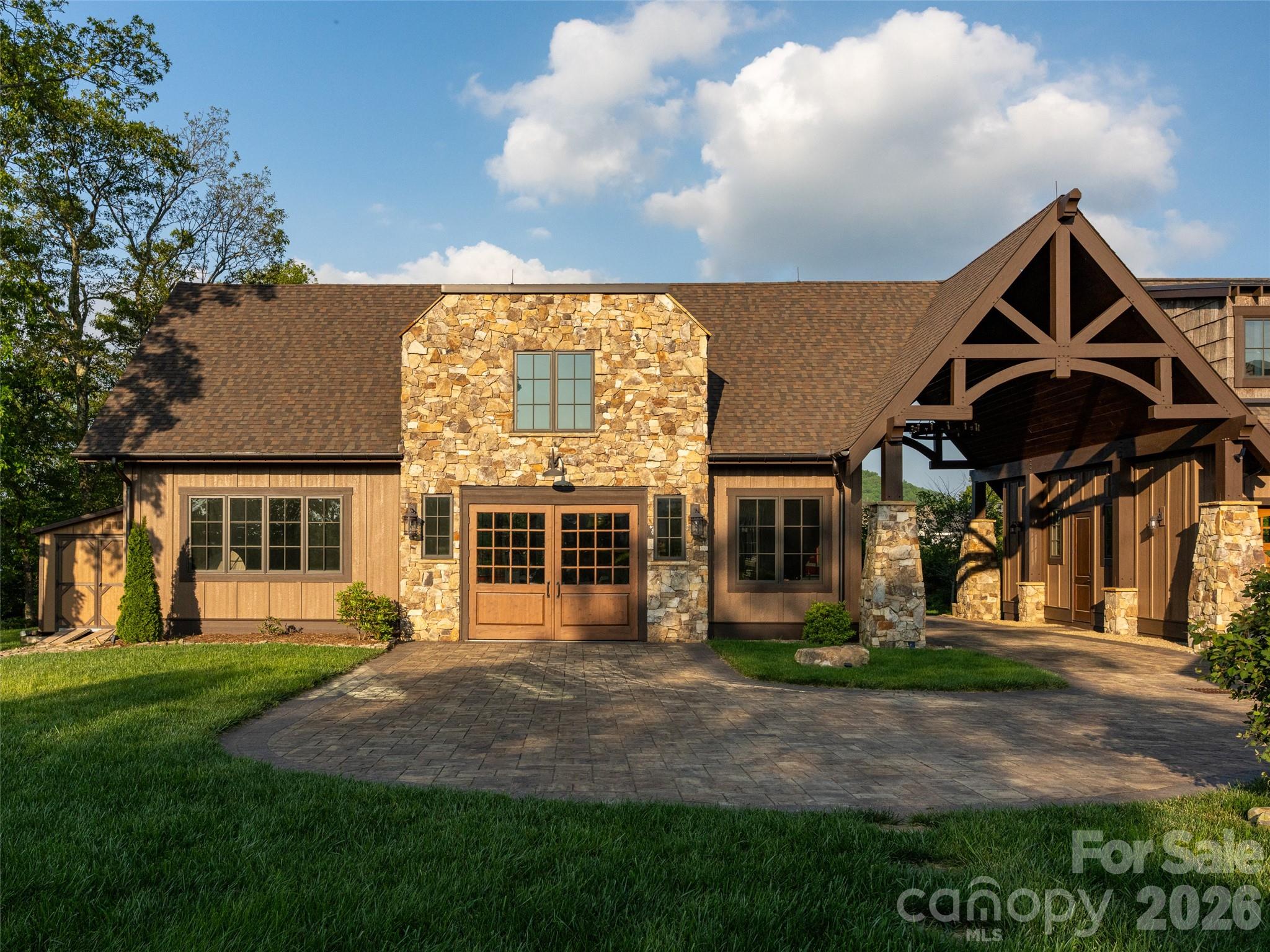 93 N Snow Ridge Drive — Hendersonville