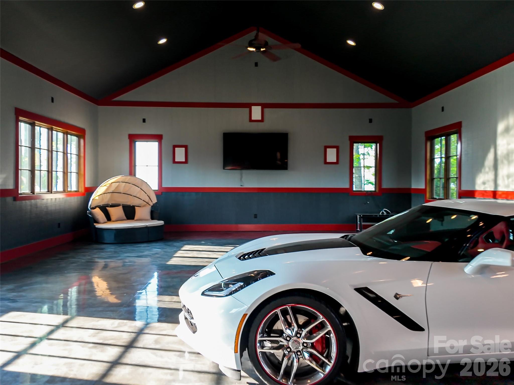 93 N Snow Ridge Drive — Hendersonville