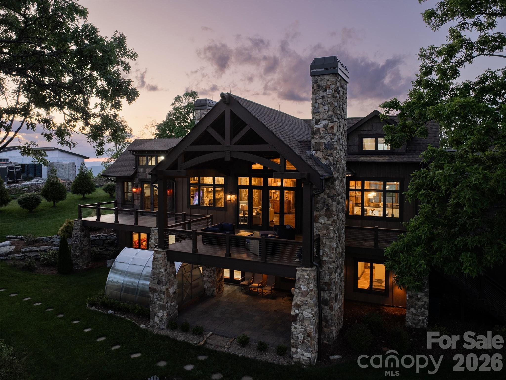 93 N Snow Ridge Drive — Hendersonville