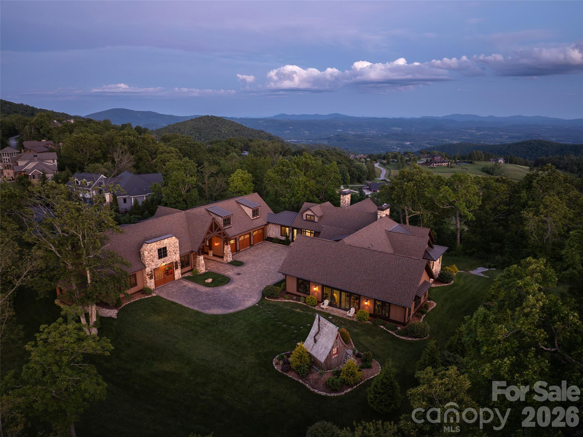 93 N Snow Ridge Drive — Hendersonville
