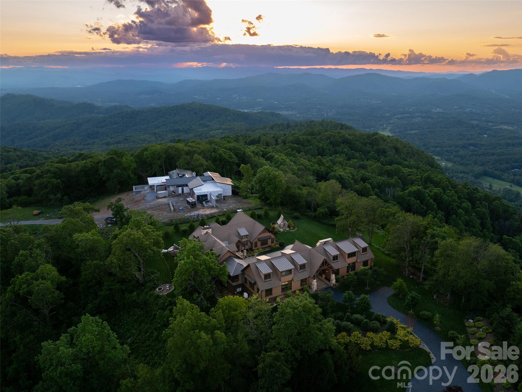 93 N Snow Ridge Drive — Hendersonville