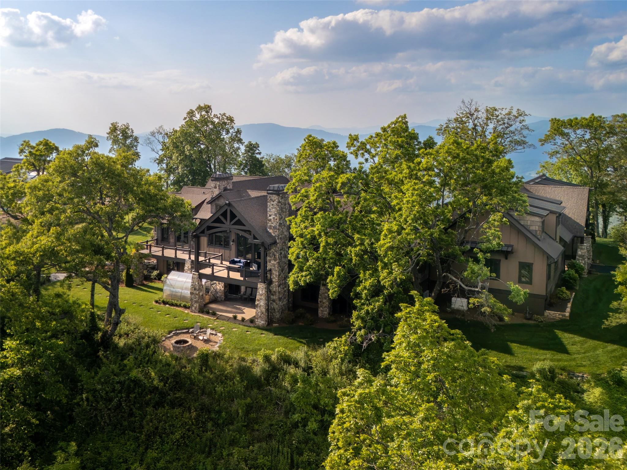 93 N Snow Ridge Drive — Hendersonville