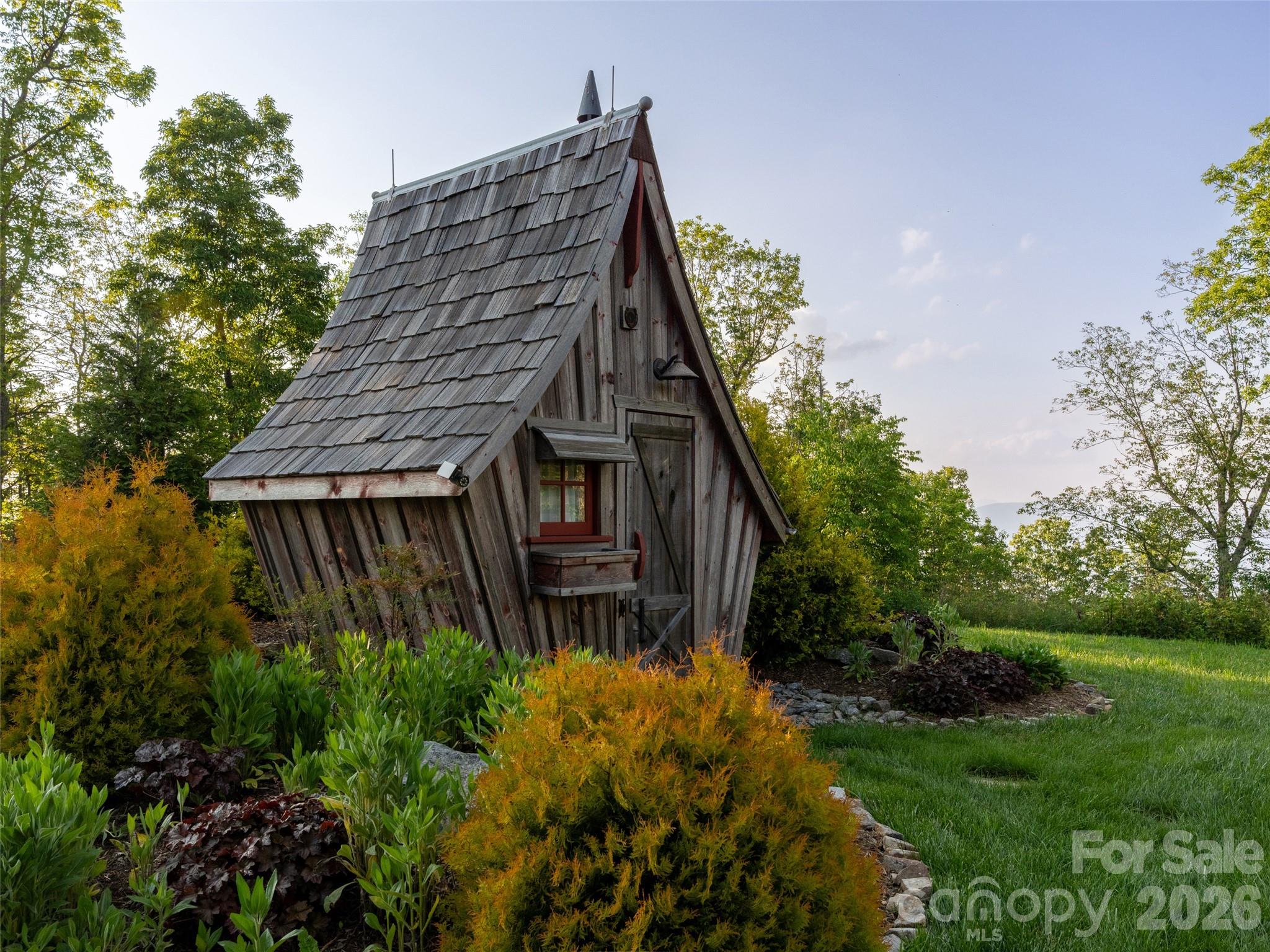 93 N Snow Ridge Drive — Hendersonville