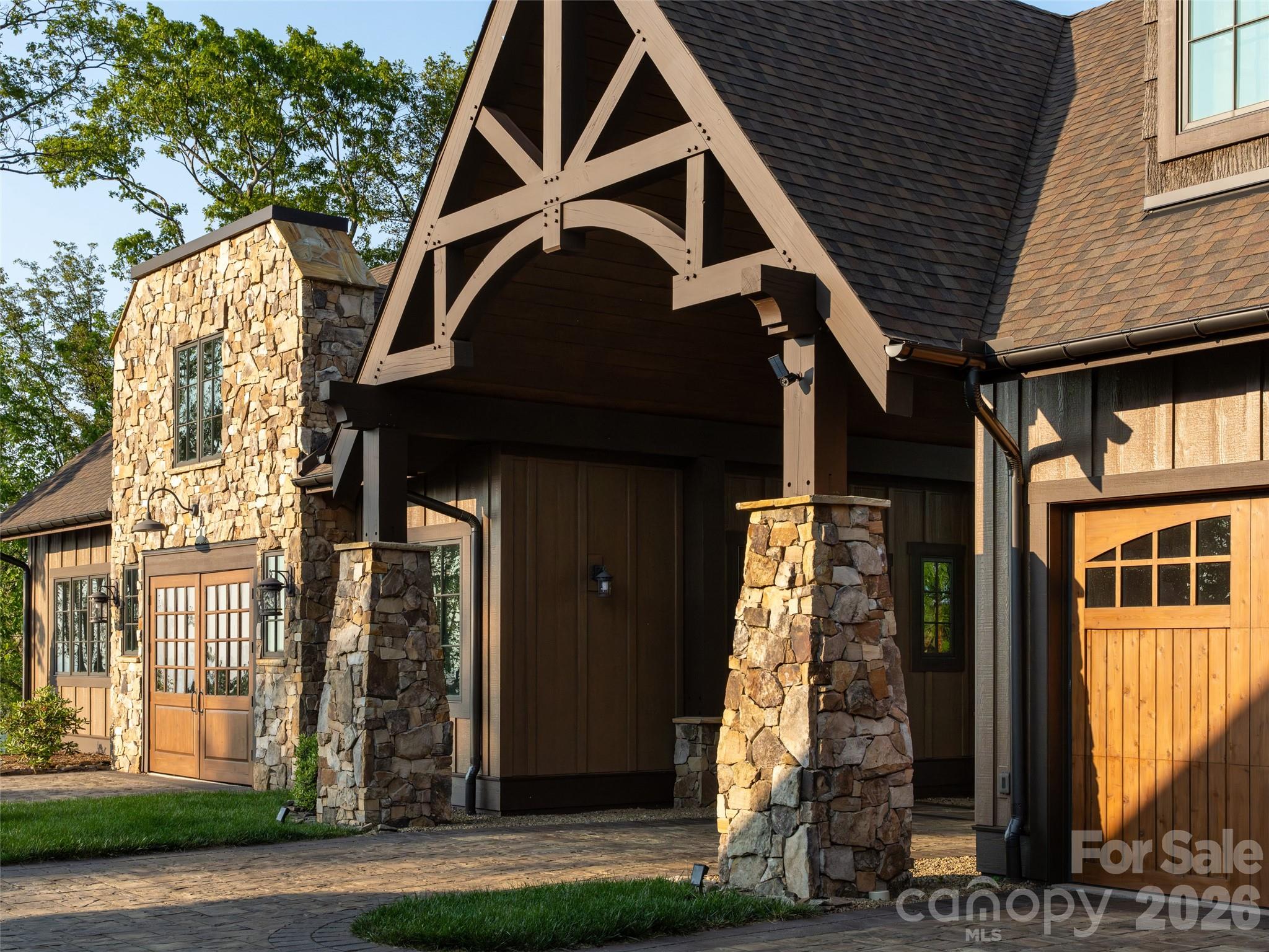 93 N Snow Ridge Drive — Hendersonville