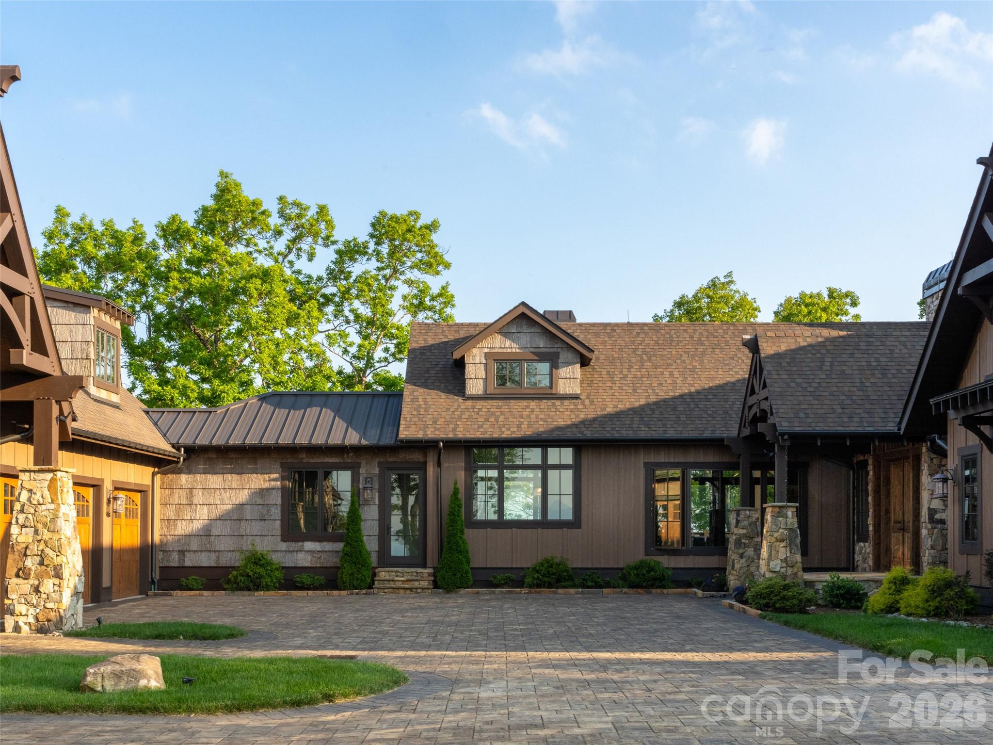 93 N Snow Ridge Drive — Hendersonville