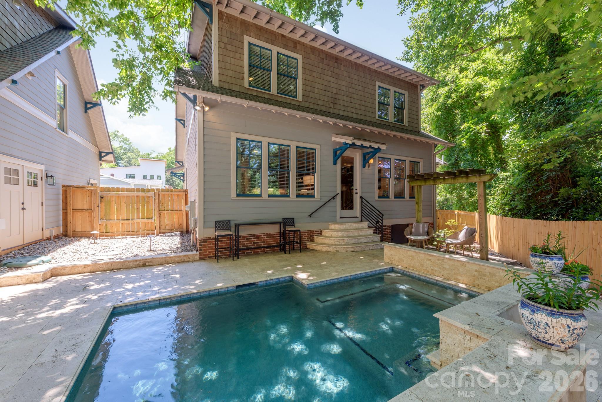 1301 Catawba Avenue — Charlotte