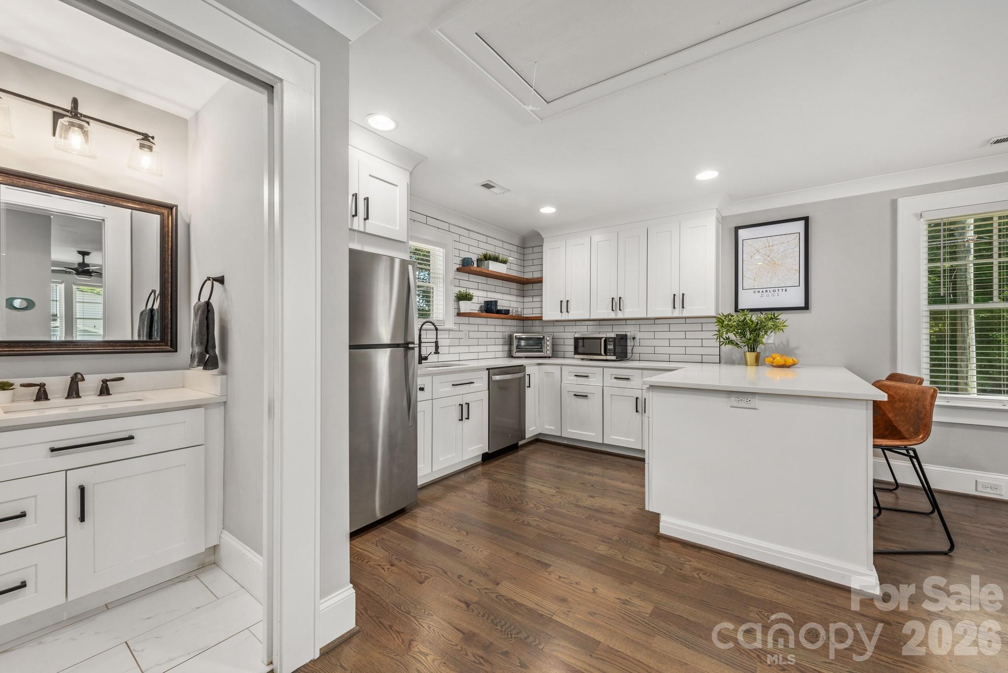1301 Catawba Avenue — Charlotte