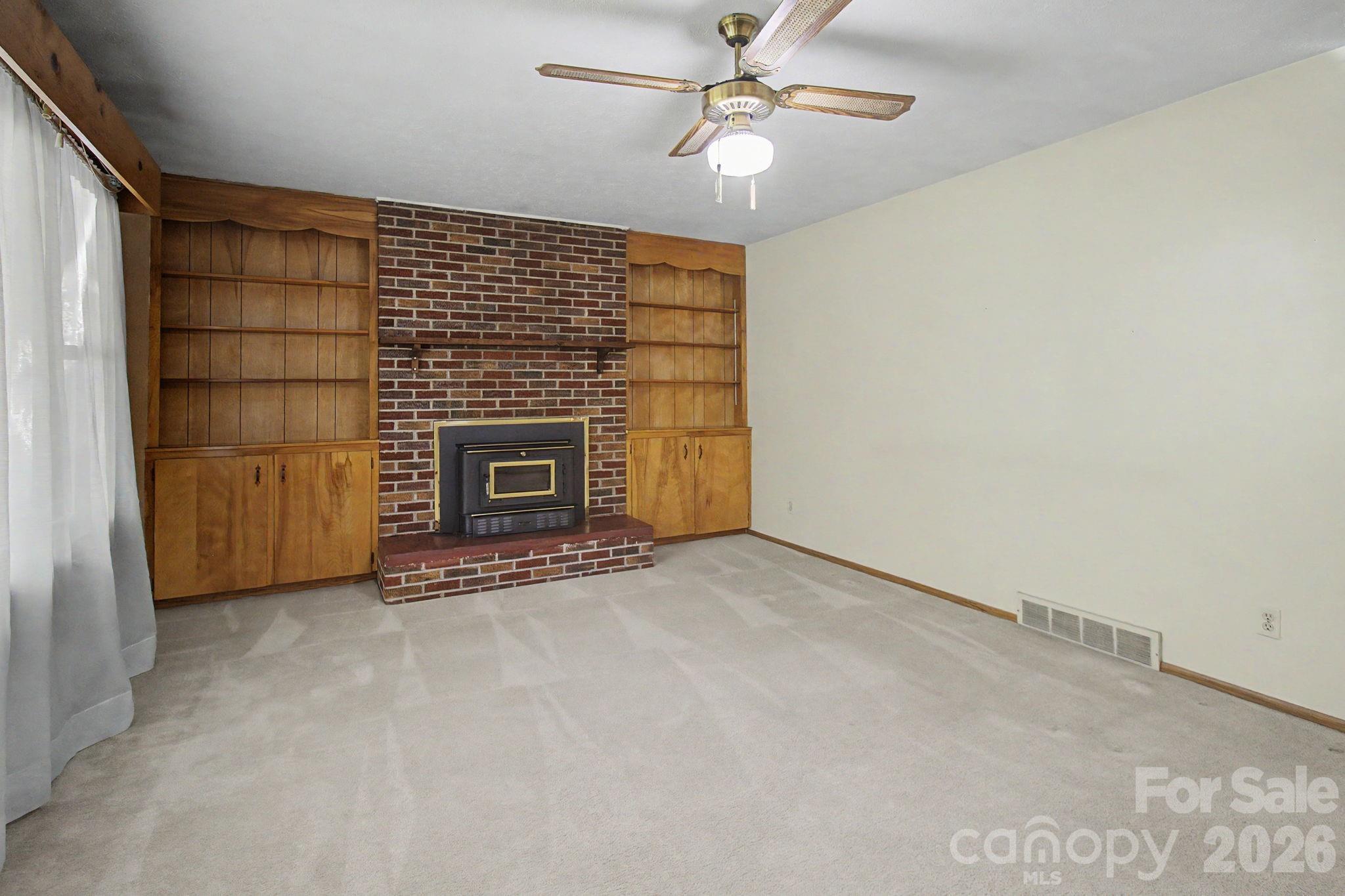 12 Webster Street — Weaverville