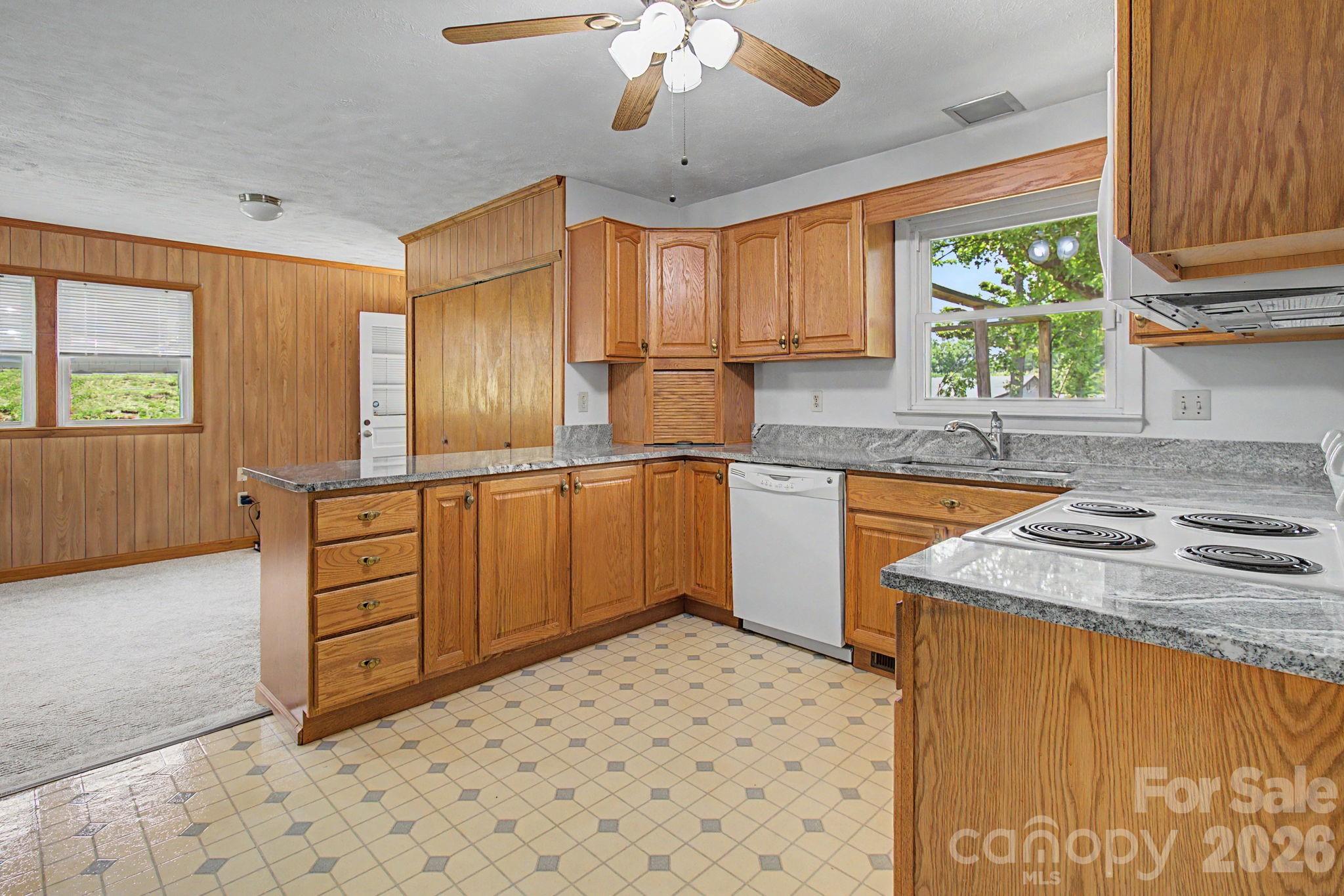 12 Webster Street — Weaverville