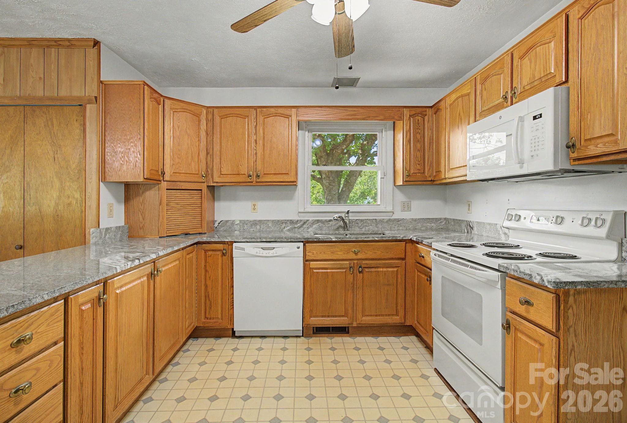 12 Webster Street — Weaverville