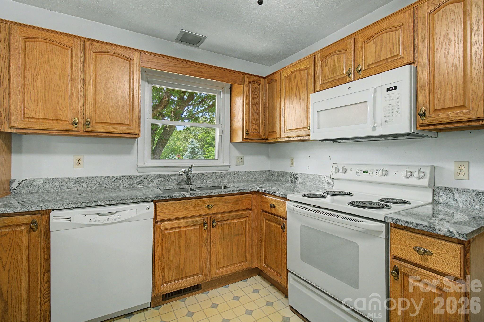 12 Webster Street — Weaverville